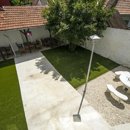 Jaderooms Έγκερ
